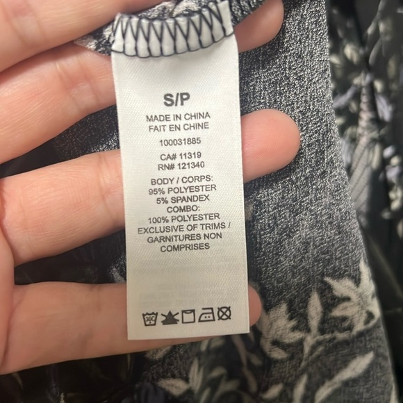 !SOLD! DYNAMITE 90s Black Floral Chiffon Dress V-Neck Zip Up Back size Small - Picture 4 of 5